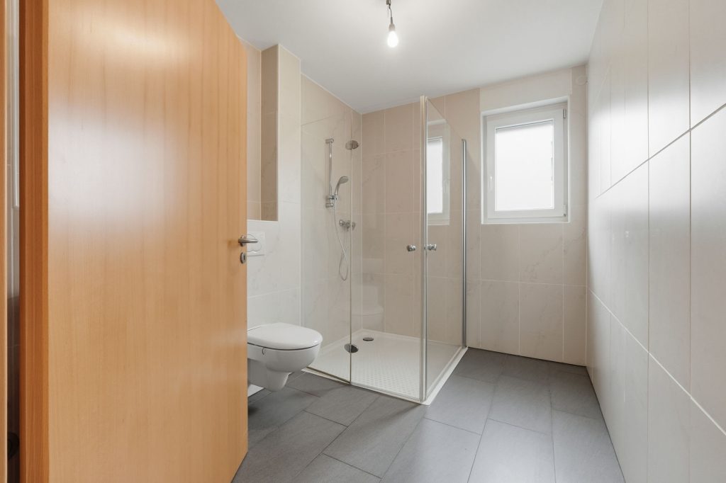 Gütelhöfer Immobilien - Immobilienangebot - Rheinbach - Alle - Barrierearme 2-Zimmer Erdgeschosswohnung mit Balkon, Aufzug und Kfz-Stellplatz in Rheinbach Stadt