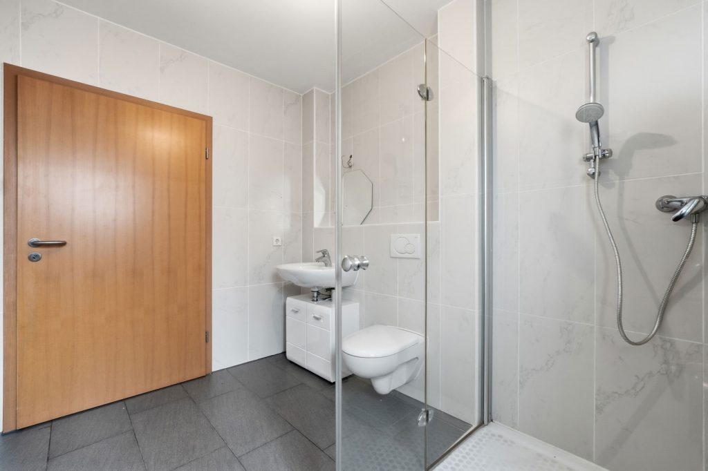Gütelhöfer Immobilien - Immobilienangebot - Rheinbach - Alle - Barrierearme 2-Zimmer Erdgeschosswohnung mit Balkon, Aufzug und Kfz-Stellplatz in Rheinbach Stadt