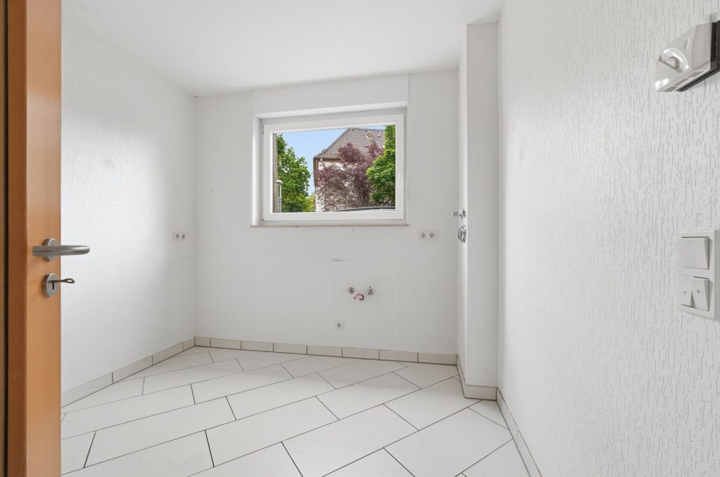 Gütelhöfer Immobilien - Immobilienangebot - Rheinbach - Alle - Barrierearme 2-Zimmer Erdgeschosswohnung mit Balkon, Aufzug und Kfz-Stellplatz in Rheinbach Stadt