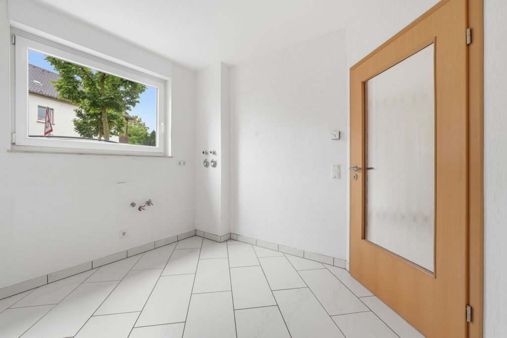 Gütelhöfer Immobilien - Immobilienangebot - Rheinbach - Alle - Barrierearme 2-Zimmer Erdgeschosswohnung mit Balkon, Aufzug und Kfz-Stellplatz in Rheinbach Stadt