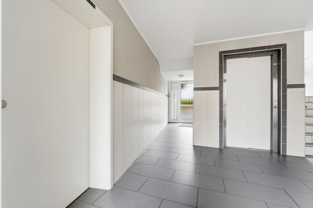 Gütelhöfer Immobilien - Immobilienangebot - Rheinbach - Alle - Barrierearme 2-Zimmer Erdgeschosswohnung mit Balkon, Aufzug und Kfz-Stellplatz in Rheinbach Stadt
