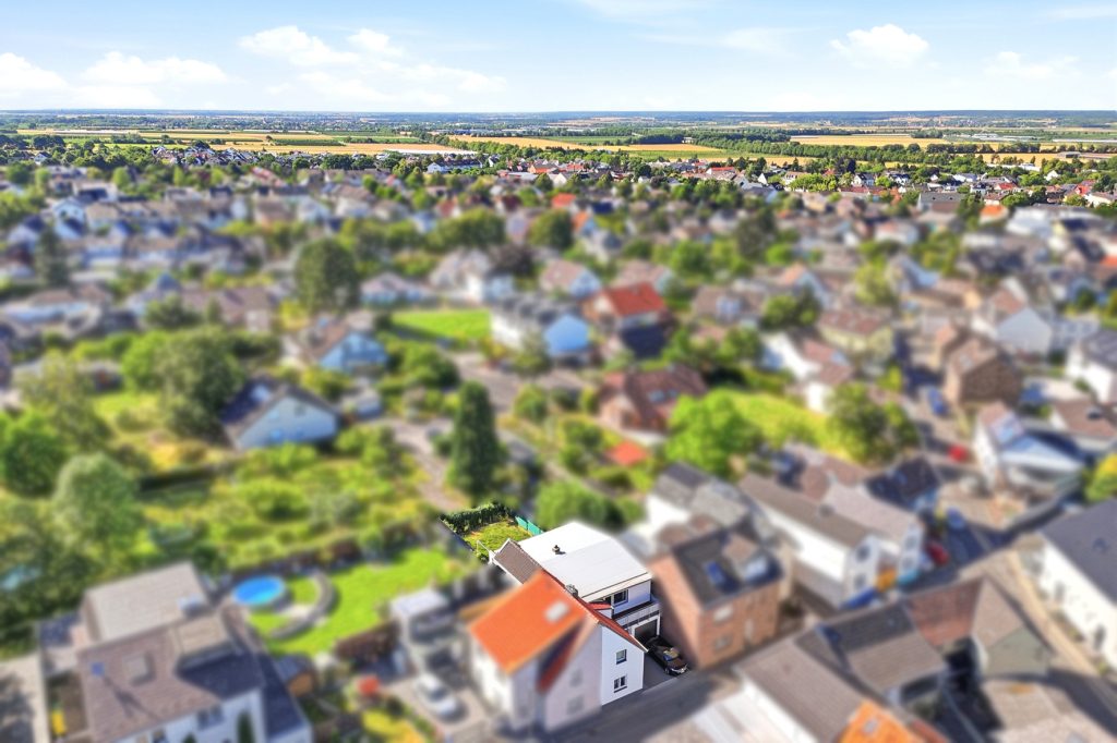 Gütelhöfer Immobilien - Immobilienangebot - Rheinbach / Wormersdorf - Alle - Modernisierte Doppelhaushälfte mit Garage, Terrasse, Balkon und viel Wohnkomfort in Wormersdorf