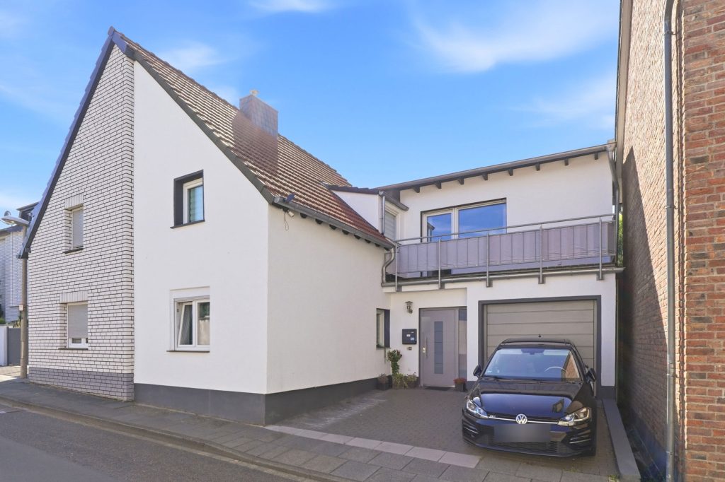 Gütelhöfer Immobilien - Immobilienangebot - Rheinbach / Wormersdorf - Alle - Modernisierte Doppelhaushälfte mit Garage, Terrasse, Balkon und viel Wohnkomfort in Wormersdorf