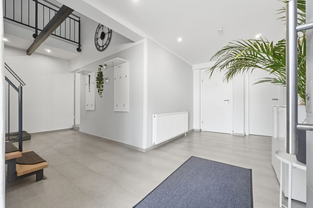 Gütelhöfer Immobilien - Immobilienangebot - Rheinbach / Wormersdorf - Alle - Modernisierte Doppelhaushälfte mit Garage, Terrasse, Balkon und viel Wohnkomfort in Wormersdorf