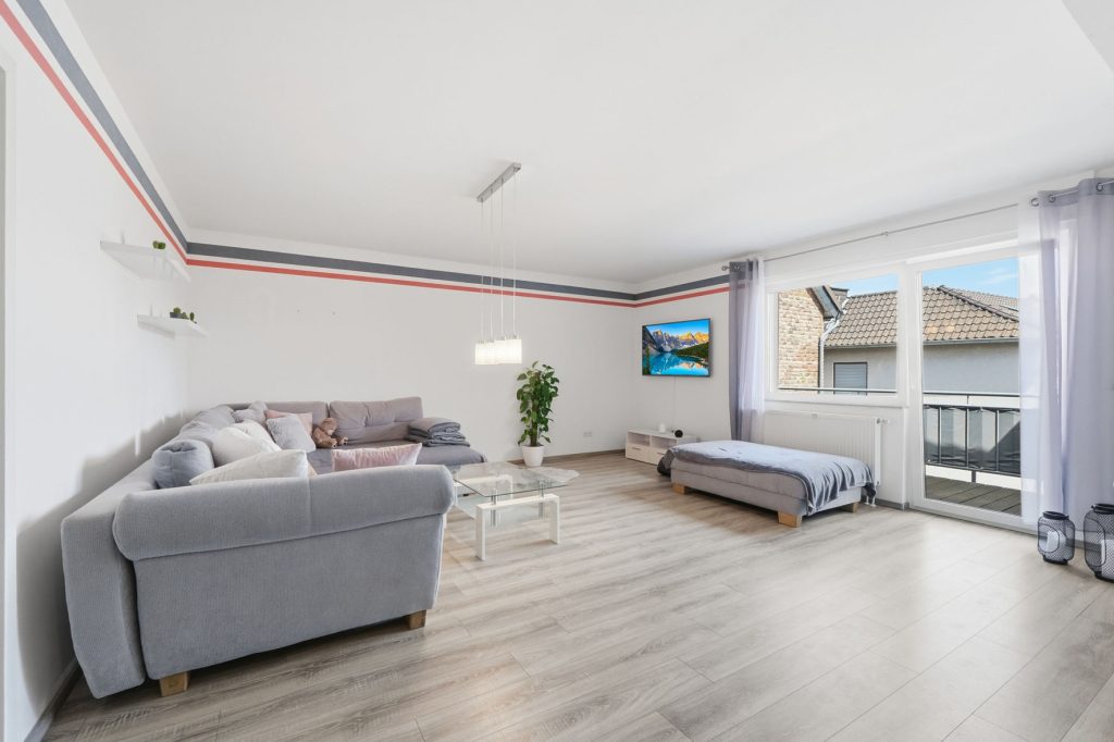Gütelhöfer Immobilien - Immobilienangebot - Rheinbach / Wormersdorf - Alle - Modernisierte Doppelhaushälfte mit Garage, Terrasse, Balkon und viel Wohnkomfort in Wormersdorf