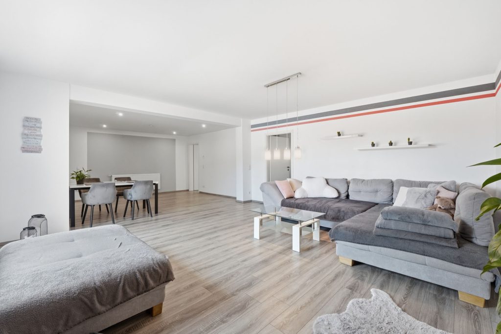 Gütelhöfer Immobilien - Immobilienangebot - Rheinbach / Wormersdorf - Alle - Modernisierte Doppelhaushälfte mit Garage, Terrasse, Balkon und viel Wohnkomfort in Wormersdorf