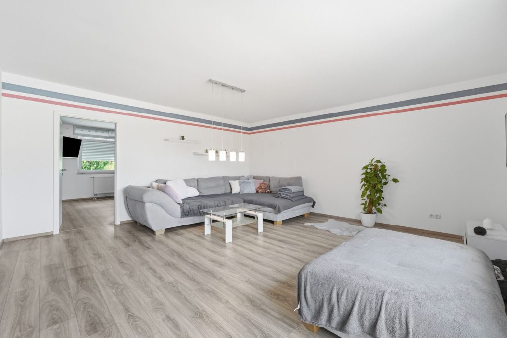 Gütelhöfer Immobilien - Immobilienangebot - Rheinbach / Wormersdorf - Alle - Modernisierte Doppelhaushälfte mit Garage, Terrasse, Balkon und viel Wohnkomfort in Wormersdorf