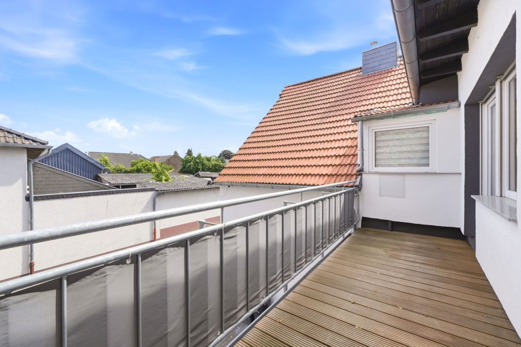 Gütelhöfer Immobilien - Immobilienangebot - Rheinbach / Wormersdorf - Alle - Modernisierte Doppelhaushälfte mit Garage, Terrasse, Balkon und viel Wohnkomfort in Wormersdorf