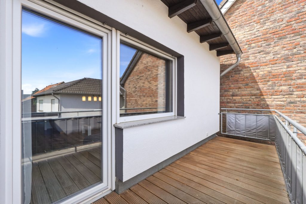 Gütelhöfer Immobilien - Immobilienangebot - Rheinbach / Wormersdorf - Alle - Modernisierte Doppelhaushälfte mit Garage, Terrasse, Balkon und viel Wohnkomfort in Wormersdorf