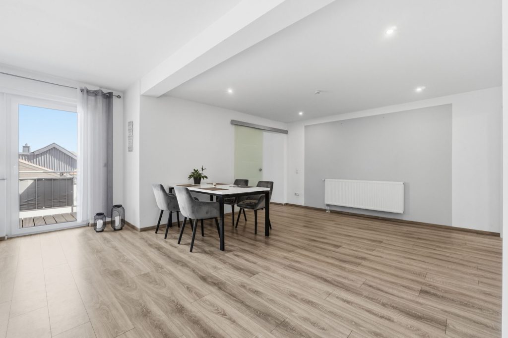 Gütelhöfer Immobilien - Immobilienangebot - Rheinbach / Wormersdorf - Alle - Modernisierte Doppelhaushälfte mit Garage, Terrasse, Balkon und viel Wohnkomfort in Wormersdorf