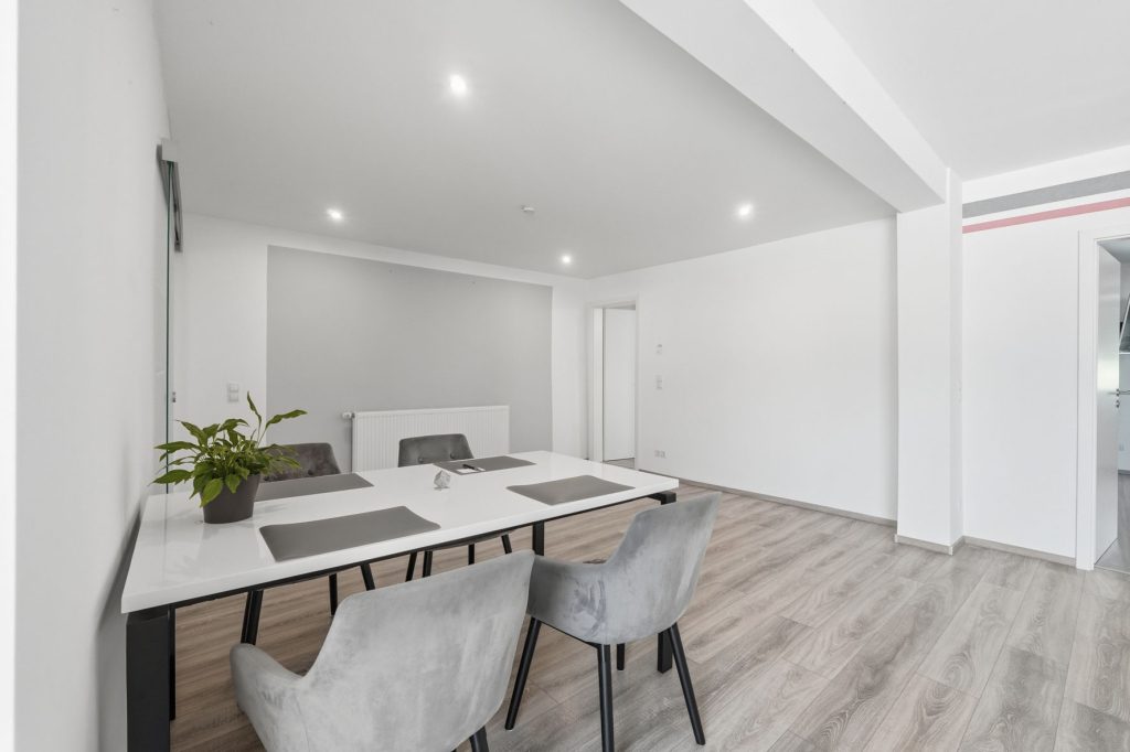 Gütelhöfer Immobilien - Immobilienangebot - Rheinbach / Wormersdorf - Alle - Modernisierte Doppelhaushälfte mit Garage, Terrasse, Balkon und viel Wohnkomfort in Wormersdorf