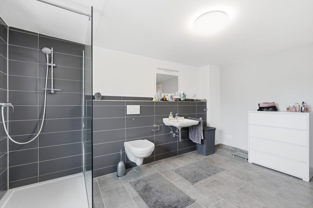 Gütelhöfer Immobilien - Immobilienangebot - Rheinbach / Wormersdorf - Alle - Modernisierte Doppelhaushälfte mit Garage, Terrasse, Balkon und viel Wohnkomfort in Wormersdorf