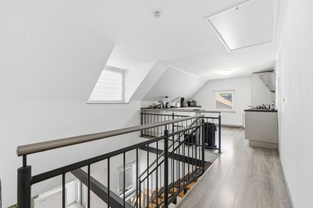 Gütelhöfer Immobilien - Immobilienangebot - Rheinbach / Wormersdorf - Alle - Modernisierte Doppelhaushälfte mit Garage, Terrasse, Balkon und viel Wohnkomfort in Wormersdorf