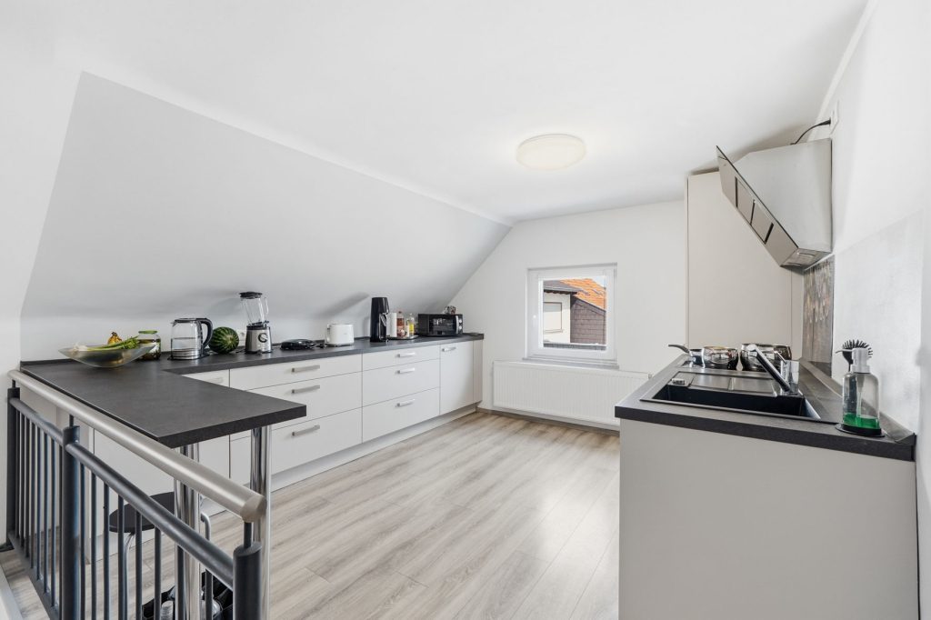 Gütelhöfer Immobilien - Immobilienangebot - Rheinbach / Wormersdorf - Alle - Modernisierte Doppelhaushälfte mit Garage, Terrasse, Balkon und viel Wohnkomfort in Wormersdorf