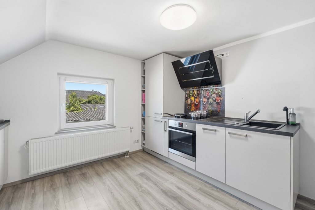 Gütelhöfer Immobilien - Immobilienangebot - Rheinbach / Wormersdorf - Alle - Modernisierte Doppelhaushälfte mit Garage, Terrasse, Balkon und viel Wohnkomfort in Wormersdorf