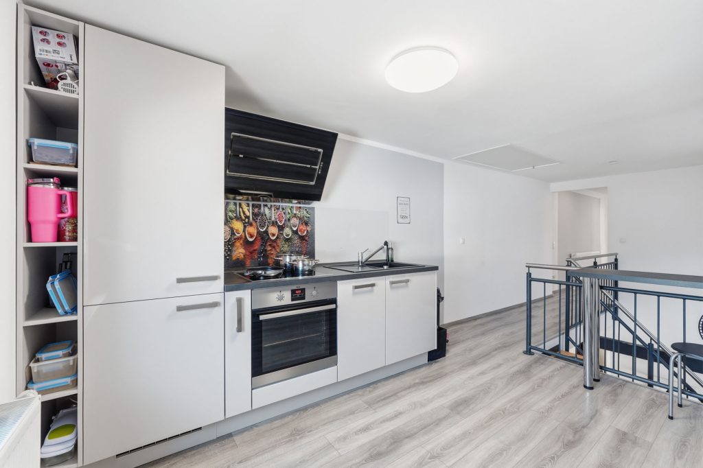 Gütelhöfer Immobilien - Immobilienangebot - Rheinbach / Wormersdorf - Alle - Modernisierte Doppelhaushälfte mit Garage, Terrasse, Balkon und viel Wohnkomfort in Wormersdorf