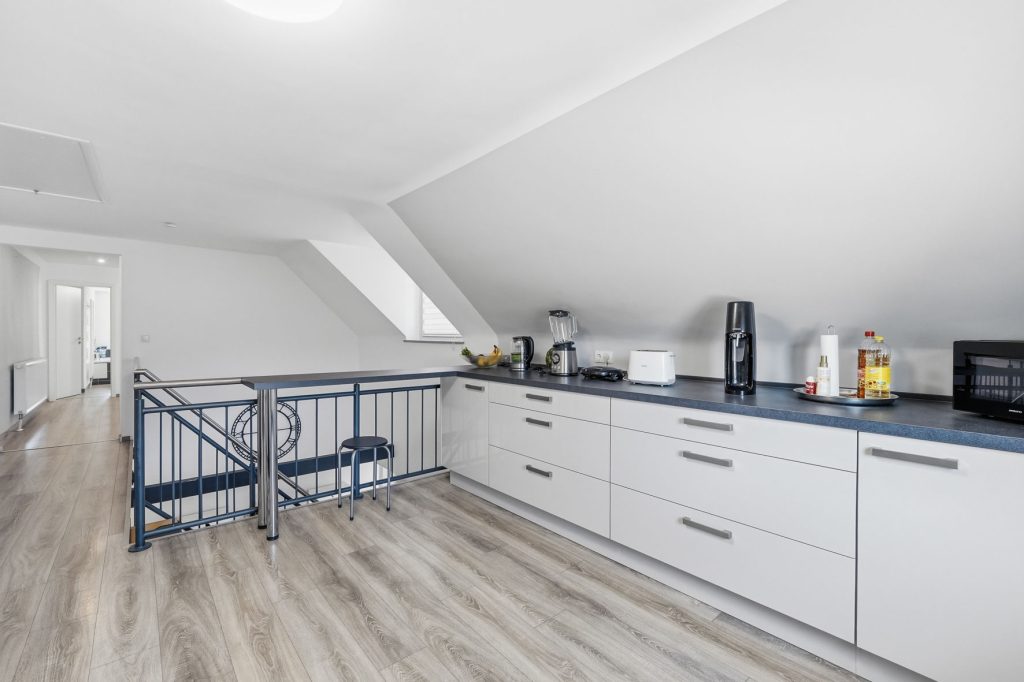 Gütelhöfer Immobilien - Immobilienangebot - Rheinbach / Wormersdorf - Alle - Modernisierte Doppelhaushälfte mit Garage, Terrasse, Balkon und viel Wohnkomfort in Wormersdorf