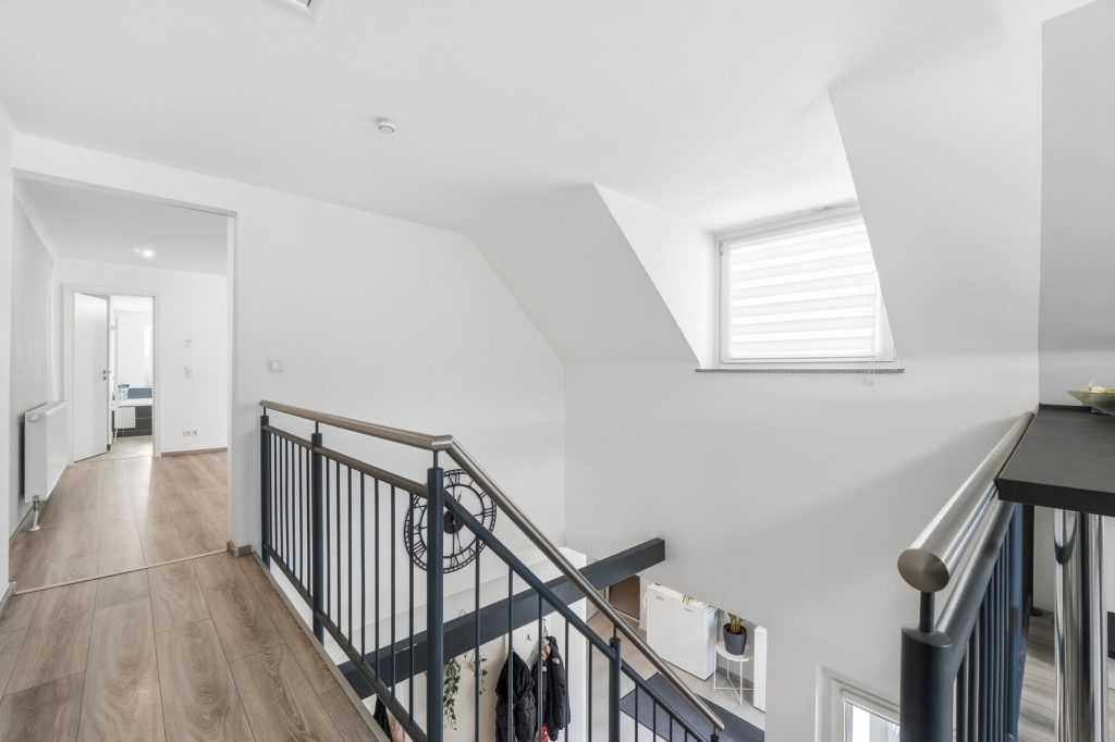 Gütelhöfer Immobilien - Immobilienangebot - Rheinbach / Wormersdorf - Alle - Modernisierte Doppelhaushälfte mit Garage, Terrasse, Balkon und viel Wohnkomfort in Wormersdorf