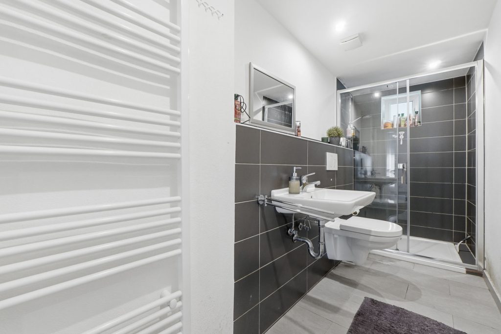 Gütelhöfer Immobilien - Immobilienangebot - Rheinbach / Wormersdorf - Alle - Modernisierte Doppelhaushälfte mit Garage, Terrasse, Balkon und viel Wohnkomfort in Wormersdorf