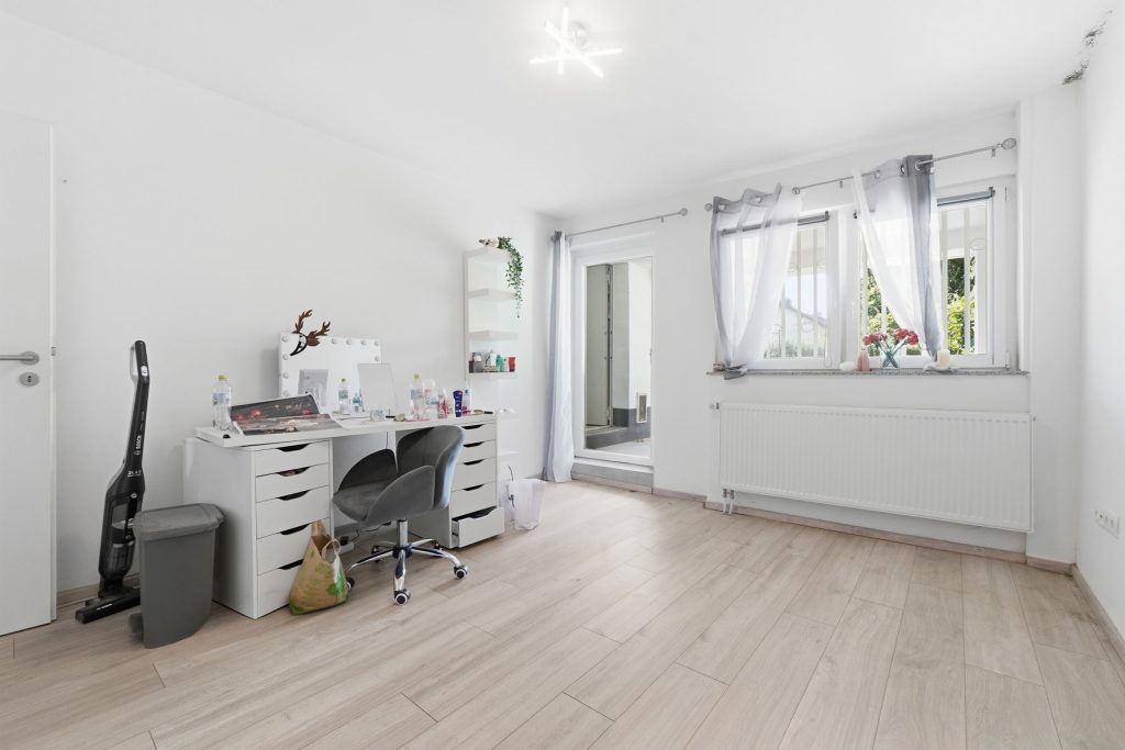 Gütelhöfer Immobilien - Immobilienangebot - Rheinbach / Wormersdorf - Alle - Modernisierte Doppelhaushälfte mit Garage, Terrasse, Balkon und viel Wohnkomfort in Wormersdorf