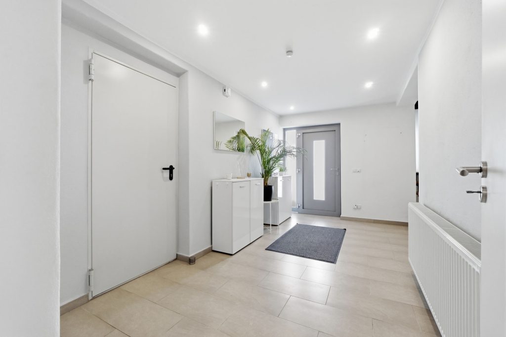 Gütelhöfer Immobilien - Immobilienangebot - Rheinbach / Wormersdorf - Alle - Modernisierte Doppelhaushälfte mit Garage, Terrasse, Balkon und viel Wohnkomfort in Wormersdorf