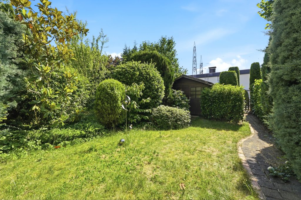 Gütelhöfer Immobilien - Immobilienangebot - Meckenheim - Alle - Großzügiges und bezugsfreies Reihenmittelhaus mit Garten und Garage in beliebter Lage von Meckenheim
