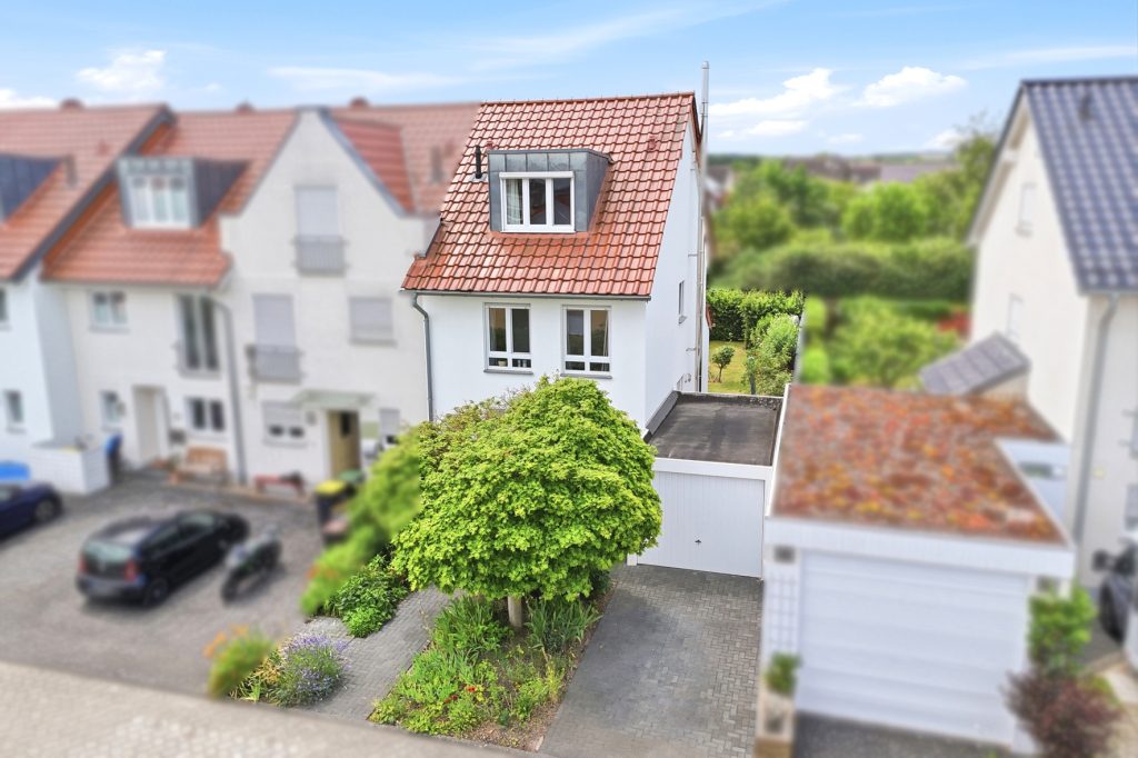Gütelhöfer Immobilien - Immobilienangebot - Rheinbach - Alle - Kaufen und einziehen! Modernes Reihenendhaus in beliebter Lage mit PV-Anlage, Garage und Einbauküche