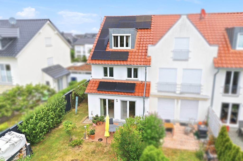 Gütelhöfer Immobilien - Immobilienangebot - Rheinbach - Alle - Kaufen und einziehen! Modernes Reihenendhaus in beliebter Lage mit PV-Anlage, Garage und Einbauküche