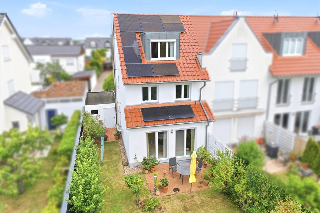 Gütelhöfer Immobilien - Immobilienangebot - Rheinbach - Alle - Kaufen und einziehen! Modernes Reihenendhaus in beliebter Lage mit PV-Anlage, Garage und Einbauküche