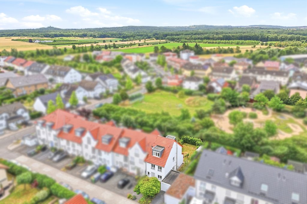 Gütelhöfer Immobilien - Immobilienangebot - Rheinbach - Alle - Kaufen und einziehen! Modernes Reihenendhaus in beliebter Lage mit PV-Anlage, Garage und Einbauküche
