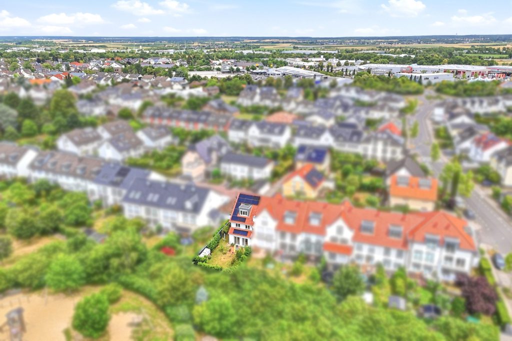 Gütelhöfer Immobilien - Immobilienangebot - Rheinbach - Alle - Kaufen und einziehen! Modernes Reihenendhaus in beliebter Lage mit PV-Anlage, Garage und Einbauküche