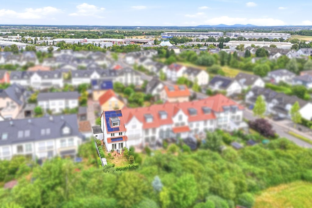Gütelhöfer Immobilien - Immobilienangebot - Rheinbach - Alle - Kaufen und einziehen! Modernes Reihenendhaus in beliebter Lage mit PV-Anlage, Garage und Einbauküche