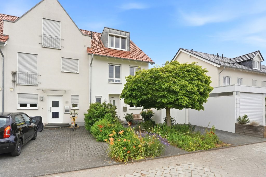 Gütelhöfer Immobilien - Immobilienangebot - Rheinbach - Alle - Kaufen und einziehen! Modernes Reihenendhaus in beliebter Lage mit PV-Anlage, Garage und Einbauküche