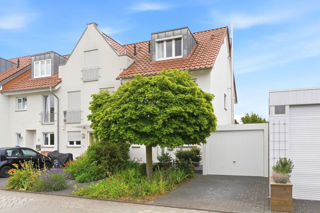 Gütelhöfer Immobilien - Immobilienangebot - Rheinbach - Alle - Kaufen und einziehen! Modernes Reihenendhaus in beliebter Lage mit PV-Anlage, Garage und Einbauküche