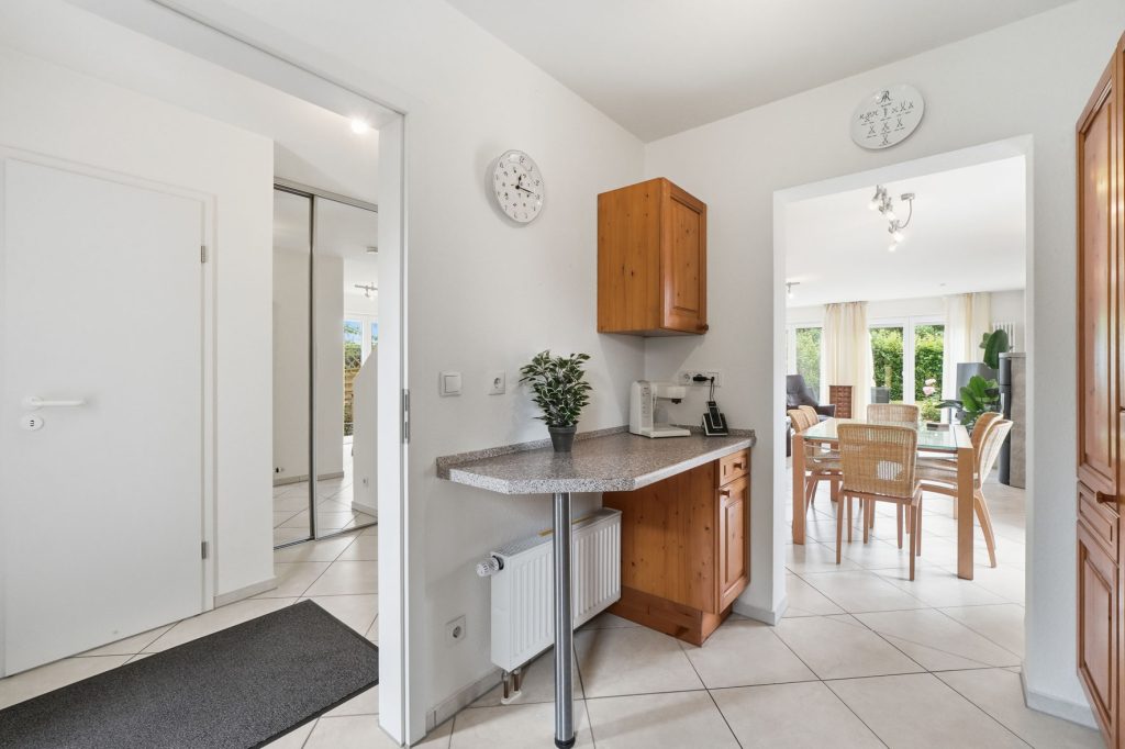 Gütelhöfer Immobilien - Immobilienangebot - Rheinbach - Alle - Kaufen und einziehen! Modernes Reihenendhaus in beliebter Lage mit PV-Anlage, Garage und Einbauküche