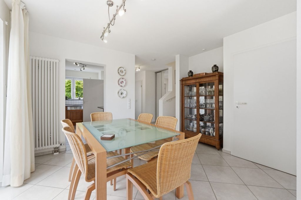Gütelhöfer Immobilien - Immobilienangebot - Rheinbach - Alle - Kaufen und einziehen! Modernes Reihenendhaus in beliebter Lage mit PV-Anlage, Garage und Einbauküche