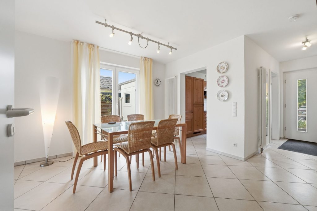 Gütelhöfer Immobilien - Immobilienangebot - Rheinbach - Alle - Kaufen und einziehen! Modernes Reihenendhaus in beliebter Lage mit PV-Anlage, Garage und Einbauküche