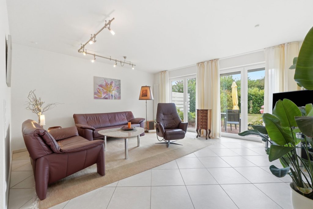 Gütelhöfer Immobilien - Immobilienangebot - Rheinbach - Alle - Kaufen und einziehen! Modernes Reihenendhaus in beliebter Lage mit PV-Anlage, Garage und Einbauküche