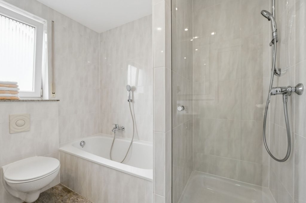 Gütelhöfer Immobilien - Immobilienangebot - Rheinbach - Alle - Kaufen und einziehen! Modernes Reihenendhaus in beliebter Lage mit PV-Anlage, Garage und Einbauküche