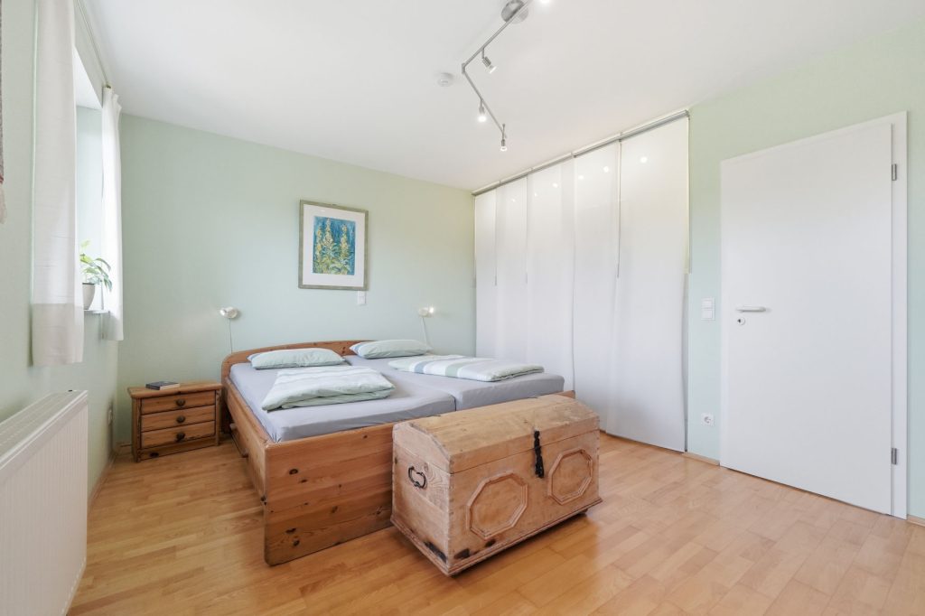 Gütelhöfer Immobilien - Immobilienangebot - Rheinbach - Alle - Kaufen und einziehen! Modernes Reihenendhaus in beliebter Lage mit PV-Anlage, Garage und Einbauküche