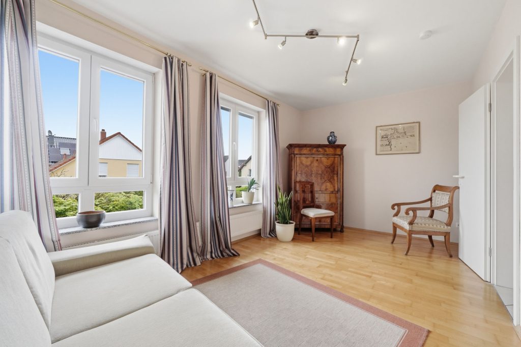 Gütelhöfer Immobilien - Immobilienangebot - Rheinbach - Alle - Kaufen und einziehen! Modernes Reihenendhaus in beliebter Lage mit PV-Anlage, Garage und Einbauküche