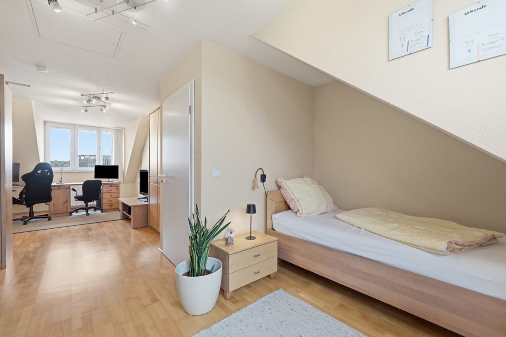 Gütelhöfer Immobilien - Immobilienangebot - Rheinbach - Alle - Kaufen und einziehen! Modernes Reihenendhaus in beliebter Lage mit PV-Anlage, Garage und Einbauküche