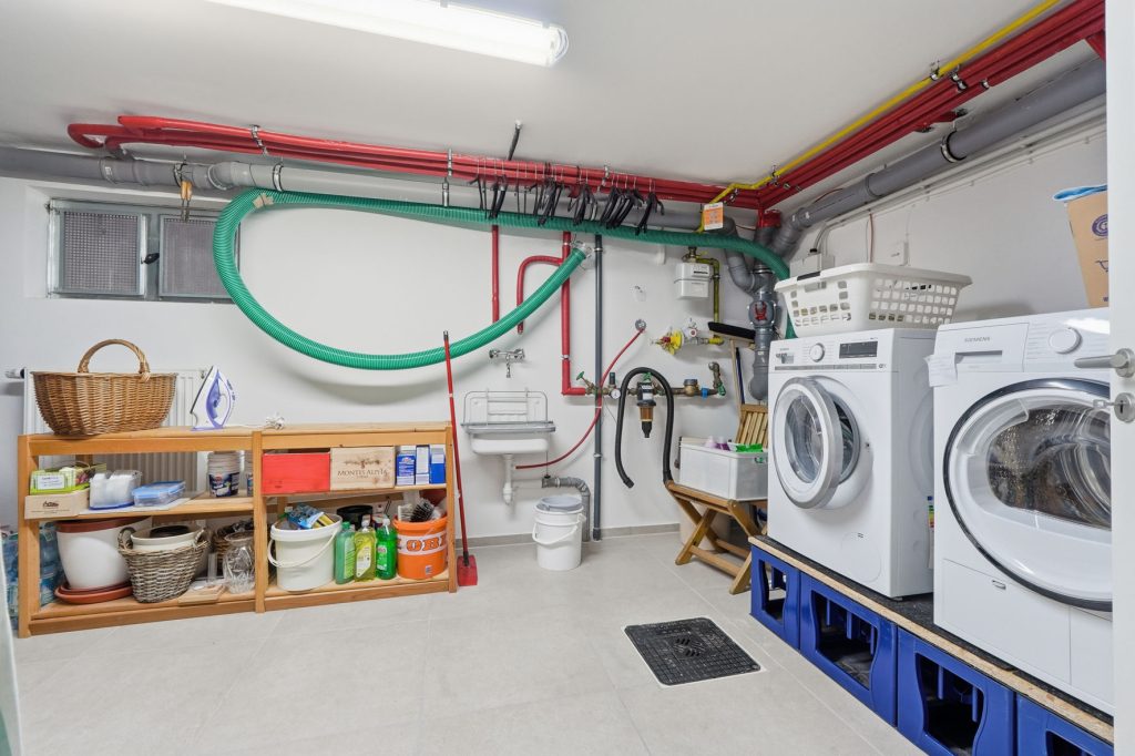 Gütelhöfer Immobilien - Immobilienangebot - Rheinbach - Alle - Kaufen und einziehen! Modernes Reihenendhaus in beliebter Lage mit PV-Anlage, Garage und Einbauküche