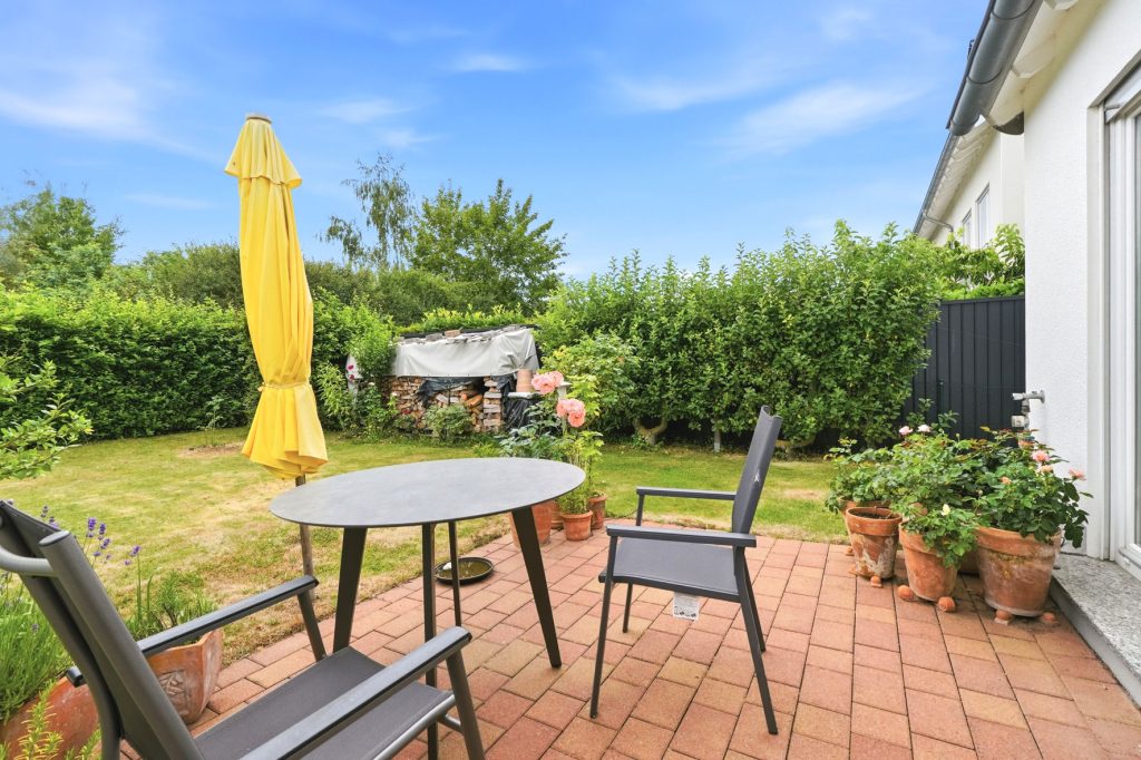 Gütelhöfer Immobilien - Immobilienangebot - Rheinbach - Alle - Kaufen und einziehen! Modernes Reihenendhaus in beliebter Lage mit PV-Anlage, Garage und Einbauküche