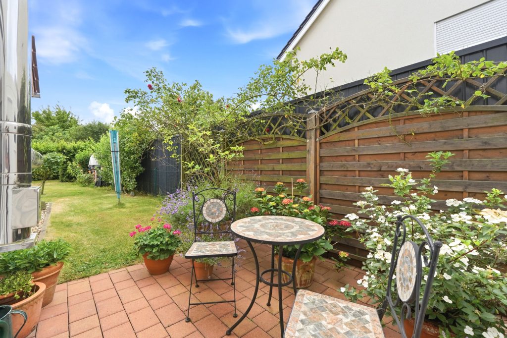 Gütelhöfer Immobilien - Immobilienangebot - Rheinbach - Alle - Kaufen und einziehen! Modernes Reihenendhaus in beliebter Lage mit PV-Anlage, Garage und Einbauküche