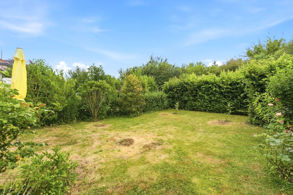 Gütelhöfer Immobilien - Immobilienangebot - Rheinbach - Alle - Kaufen und einziehen! Modernes Reihenendhaus in beliebter Lage mit PV-Anlage, Garage und Einbauküche