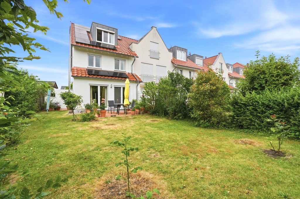 Gütelhöfer Immobilien - Immobilienangebot - Rheinbach - Alle - Kaufen und einziehen! Modernes Reihenendhaus in beliebter Lage mit PV-Anlage, Garage und Einbauküche