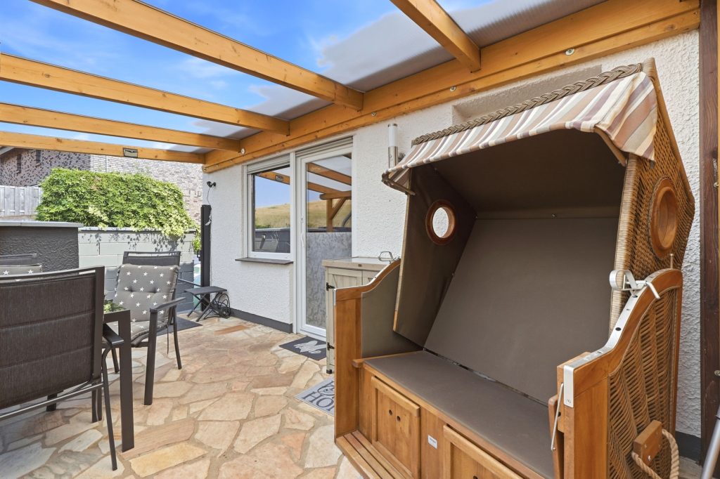Gütelhöfer Immobilien - Immobilienangebot - Mechernich / Floisdorf - Alle - Ländlich eingebettete und modernisierte Doppelhaushälfte mit Garage, Kaminofen und Einbauküche