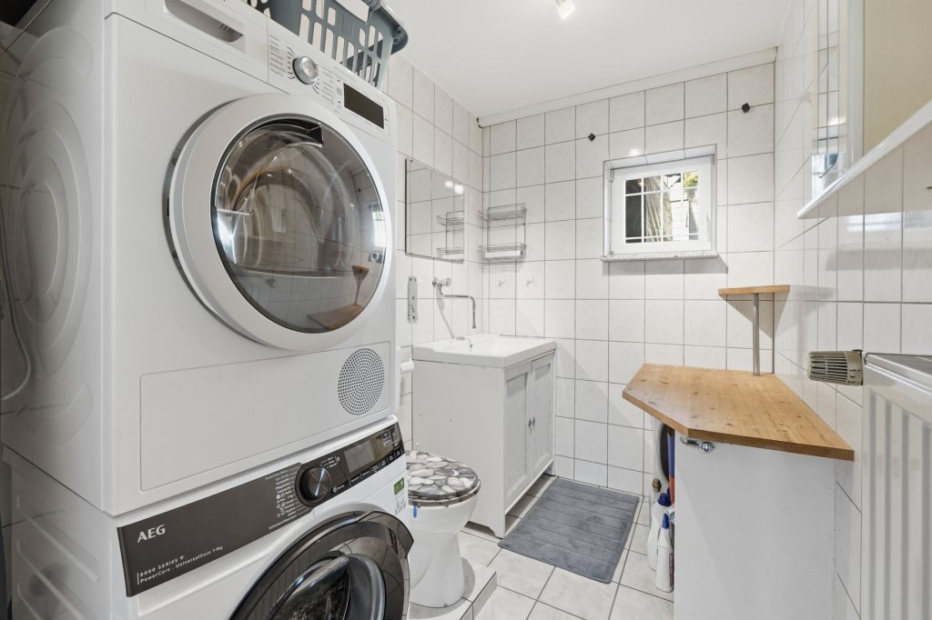 Gütelhöfer Immobilien - Immobilienangebot - Mechernich / Floisdorf - Alle - Ländlich eingebettete und modernisierte Doppelhaushälfte mit Garage, Kaminofen und Einbauküche