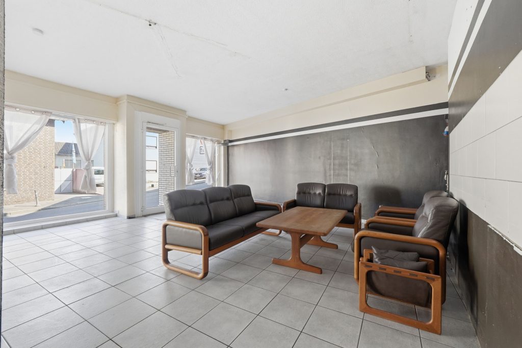 Gütelhöfer Immobilien - Immobilienangebot - Rheinbach / Merzbach - Alle - Solides Investment in Merzbach! Modernisiertes Gebäudeensemble mit 3 Wohneinheiten und Ladenlokal